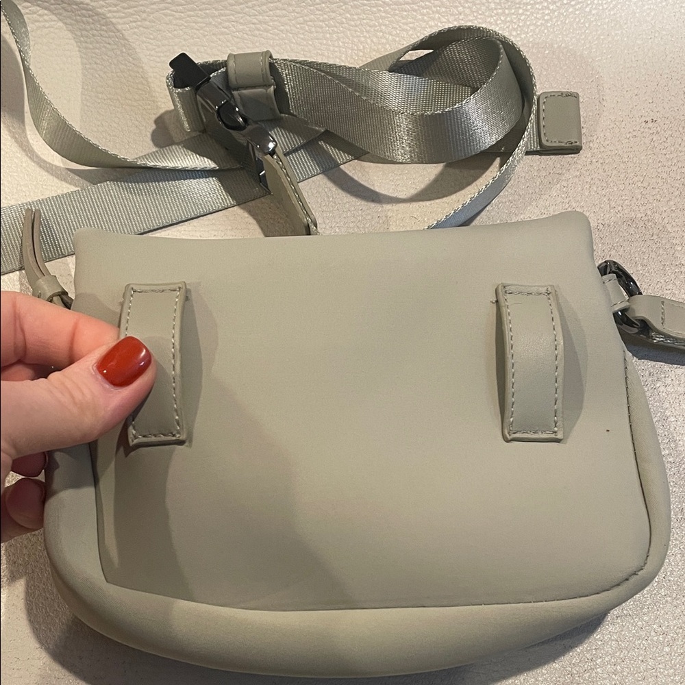 New Seafoam Green Crossbody Bag with Adjustable Strap Wristlet - Picture 6 of 12